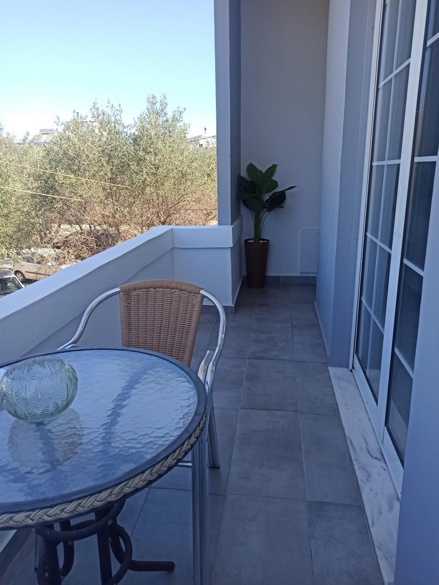 Paradise Apartment, Village